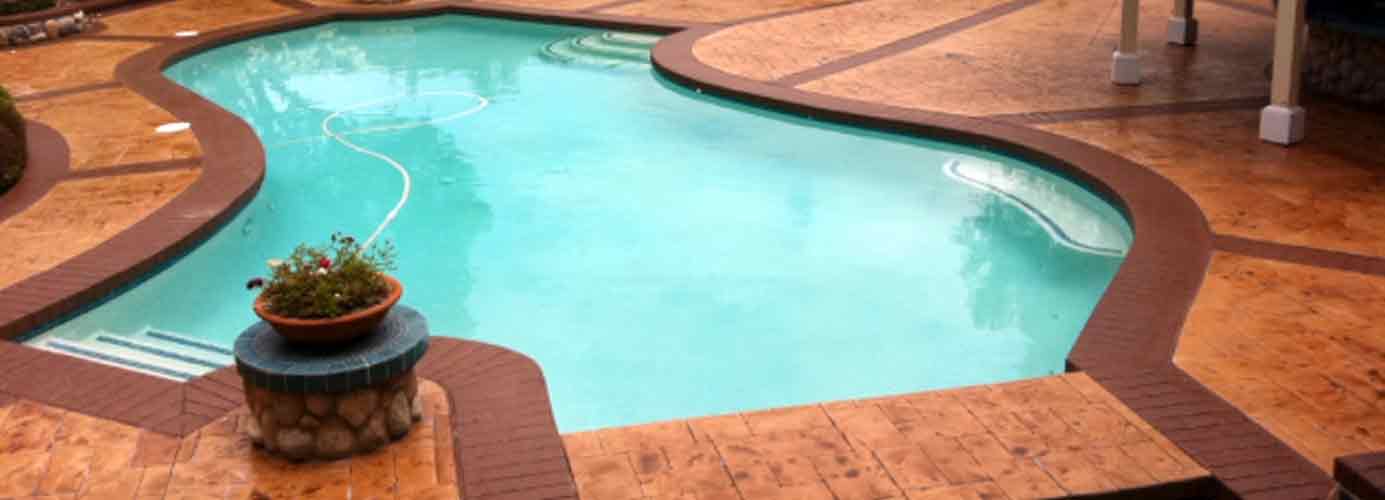 Entorno piscina de hormigon impreso